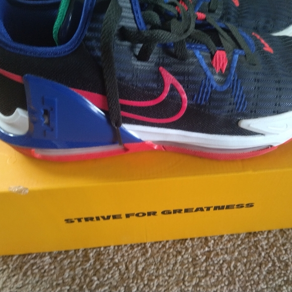 MEN NIKES - Picture 2 of 6